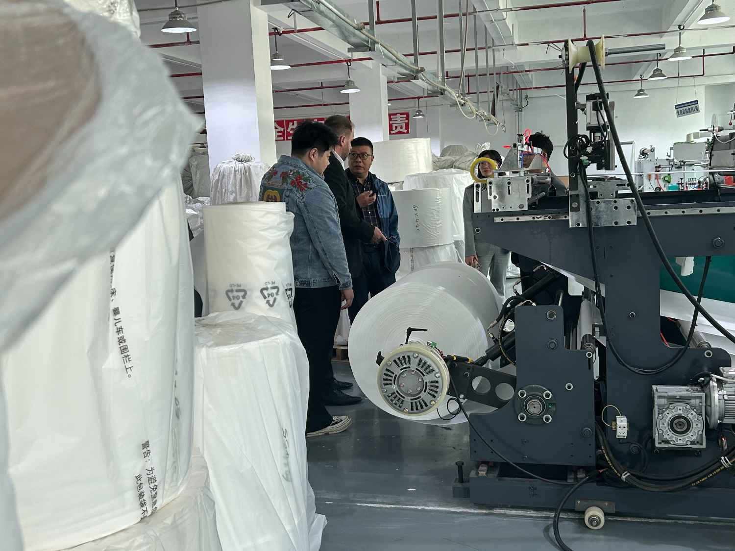 國際合作伙伴深度考察，共謀發(fā)展 —— 外國客戶訪問久信達科技生產(chǎn)車間(圖4)